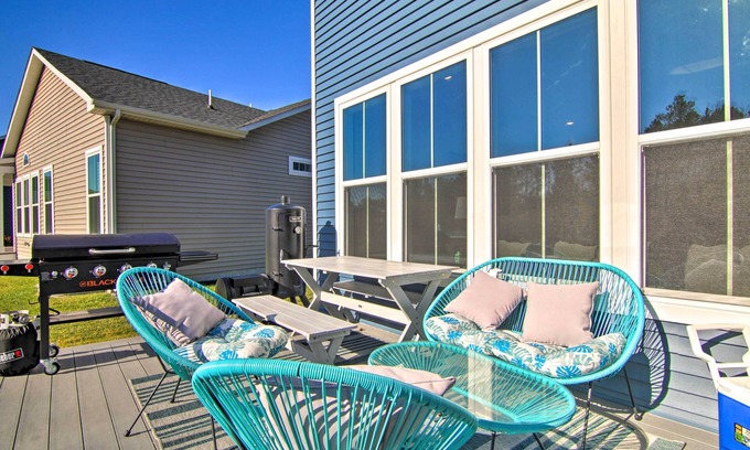 Lewes Maison | Modern Lewes Home w/ Deck, Grill + Pond View!
