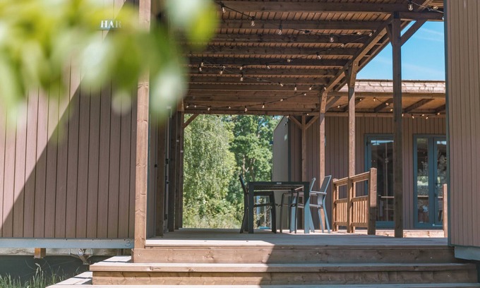 Nieuw Heeten Maison | Modern lodge for 4 guests with panoramic nature views, covered terrace and rain shower bathroom in the Sallandse Heuvelrug.