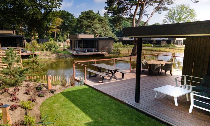 Municipality of Rhenen Maison | Modern lodge on the water