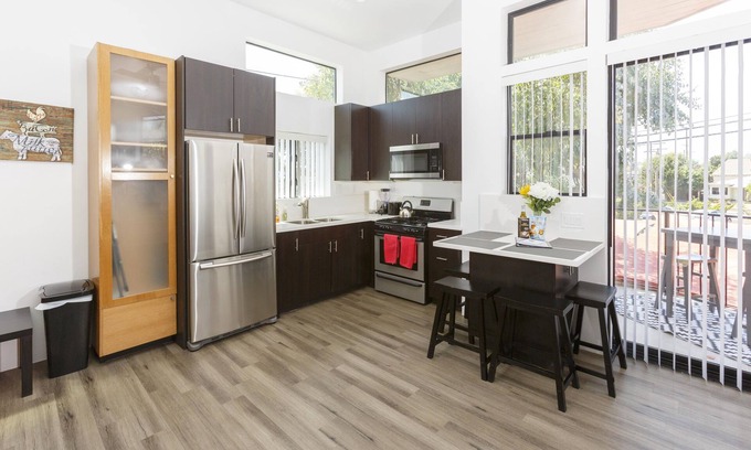 Venice Maison | Modern Loft Rooftop Deck Venice Beach Studio Bedroom Apts by RedAwning