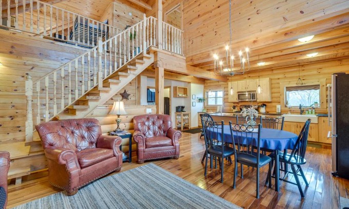 Pine City Maison | Modern Log Cabin with Rec Room, Steps to Lake!