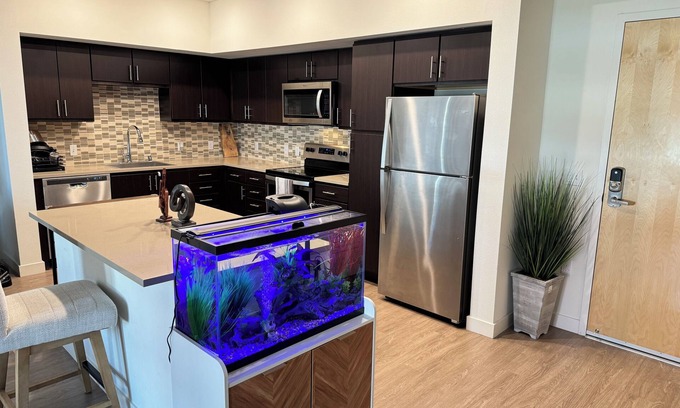 Central San Mateo Appartement | Modern Lux 1-Bedroom Chock-Full of Amenities. Caltrain & SFO < 10mins