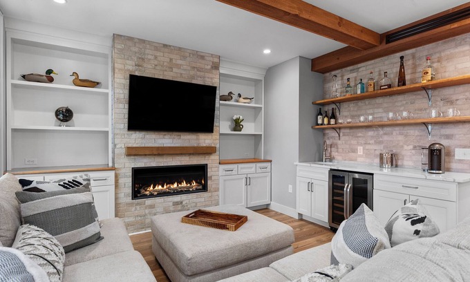 Chestertown Appartement | Modern Lux Upstairs apt in Chestertown/Family Friendly/Walk to Shops and Dining!