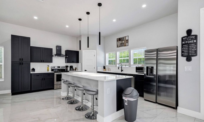 Alamo Heights Maison | Modern Luxe Retreat|Sleeps 12|Alamo Heights