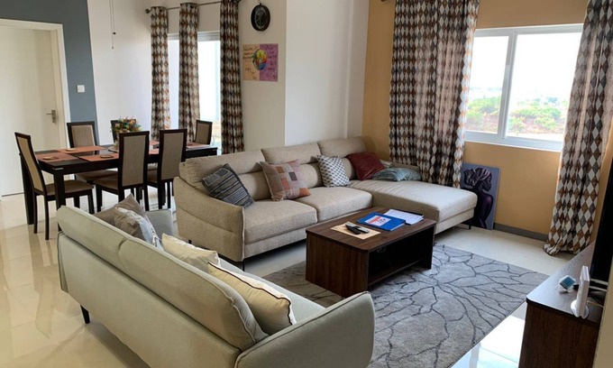 Sakumono Appartement | Modern luxurious 3-bedroom apartment, with views out to the ocean.