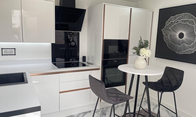 Basildon Appartement | Modern-luxury 1bedroom-ensuitebathroom-garden-wifi