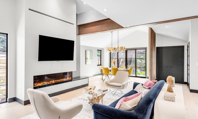 Newlands Maison | Modern Luxury Home Convenient to Downtown & Pearl