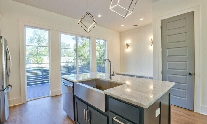 Tallahassee Maison | Modern Luxury House with Prime Time Convenience