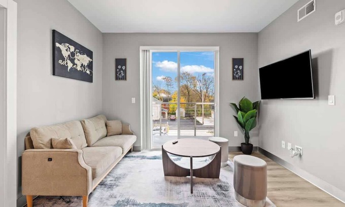 Old North Columbus Appartement | Modern Luxury in Columbus (Near Downtown & OSU)