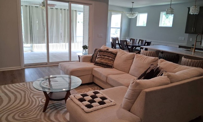 Blythewood Appartement | Modern Luxury Oasis w/ Shared Pool