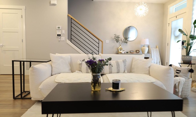 Vancouver Maison | Modern & Luxury Townhome in Vancouver WA [3BR/2.5BA]