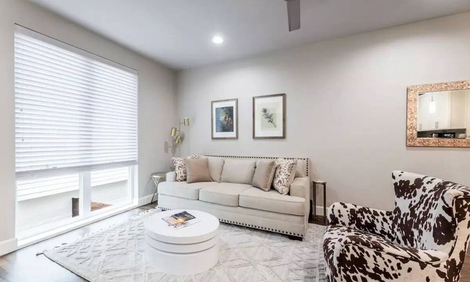 Knox - Henderson Maison | Modern Luxury Townhome downtown