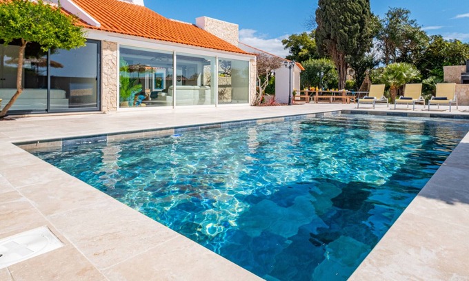 Oura Villa | MODERN VILLA WITH HEATABLE POOL, BARBECUE & GAME ROOM