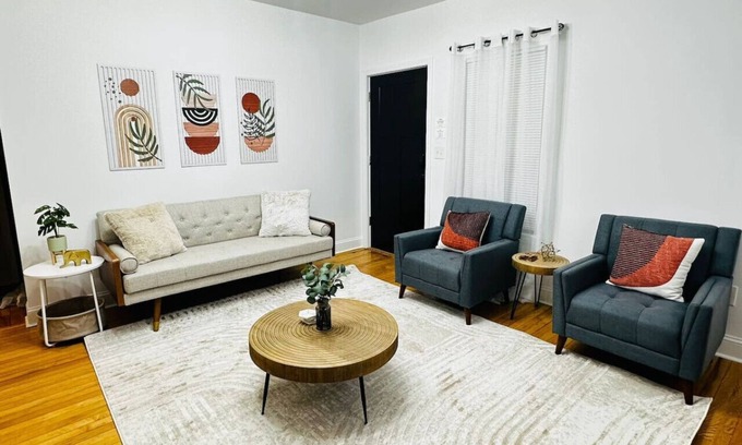 Fitchburg Appartement | Modern Mid-Century in Fitchburg