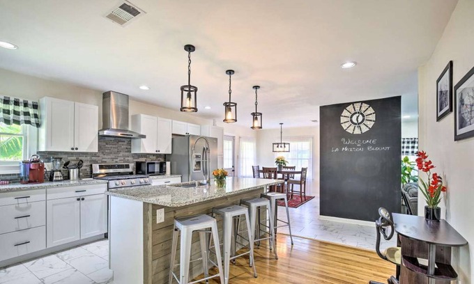 Northwest Los Angeles Heights Maison | Modern Mid-Term Large Yard Pet-Friendly - Sleeps 7