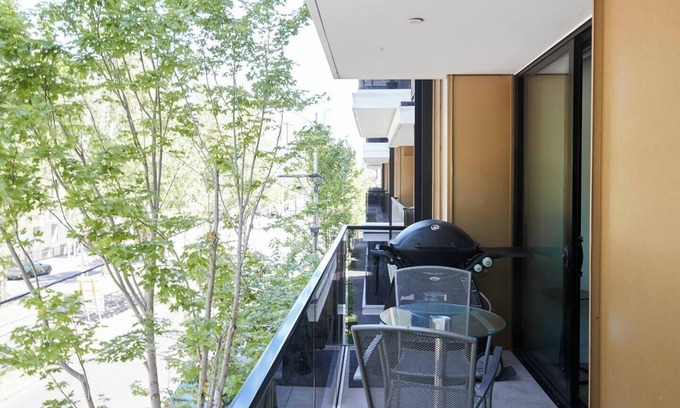 North Melbourne Appartement | Modern Minimalism Slate Chic in the City