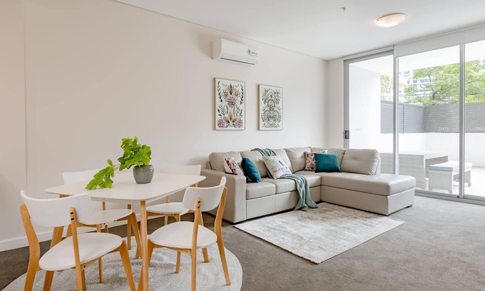 Bankstown Appartement | Luxury Modern 2BR Apartment with Balcony