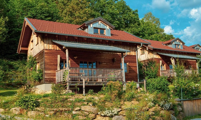 Geiersthal Appartement | Modern mountain hut with large wooden veranda
