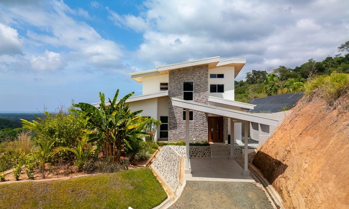 Chontales Maison | Modern mountain side villa with stunning ocean view. 20 minutes to the beach!