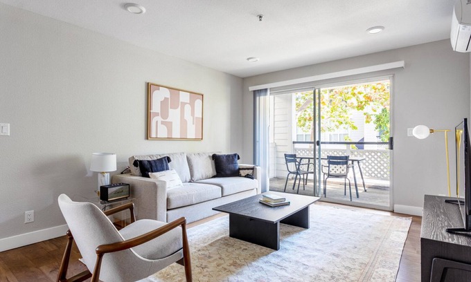 Old Mountain View Appartement | Modern Mountain View 2BR w/ Gym, Spa, Parking, near Dining, by Blueground
