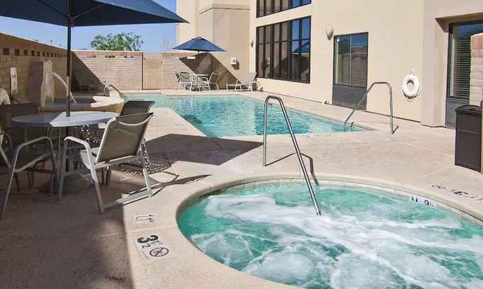 Oro Valley Maison | Modern Mountain-View Getaway with Pool