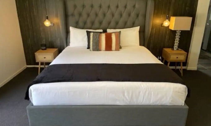 Bannockburn Maison | Modern New Beautiful House Near Geelong Sleeps 6-8 Adults and 5 Kids