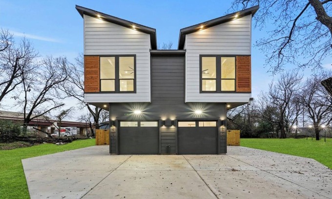 Dallas Maison | Modern Oasis 8 Mins to Downtown, Wi-Fi, Coffee Bar & Free Parking
