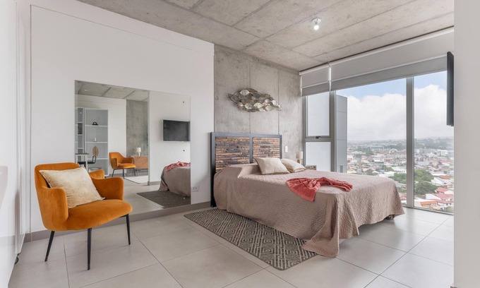 Curridabat Appartement | Modern Oasis iFreses, 18th floor! AC, TV and Pool