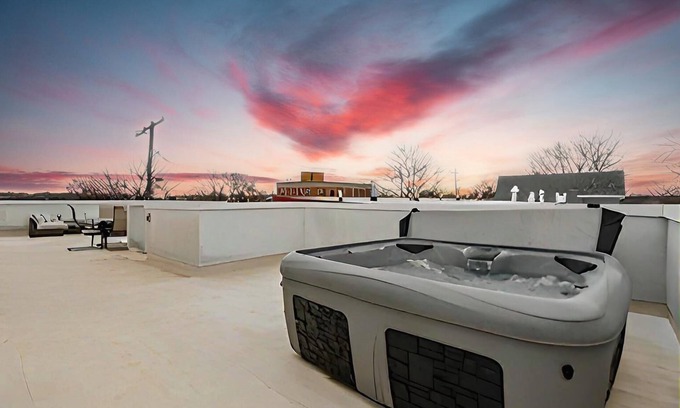 Weinland Park Maison | Modern Oasis in Columbus with Hot Tub on Roof with City Views