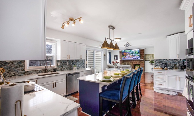 Aspen Hill Maison | Modern Oasis Near Washington DC
