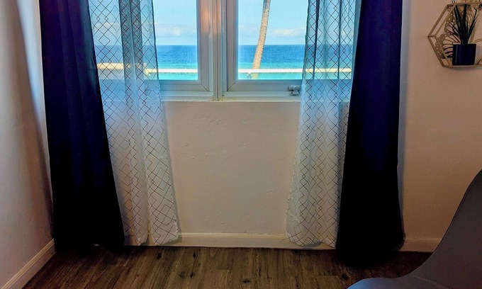 Hato Abajo Appartement | Modern Oceanfront Apartment
