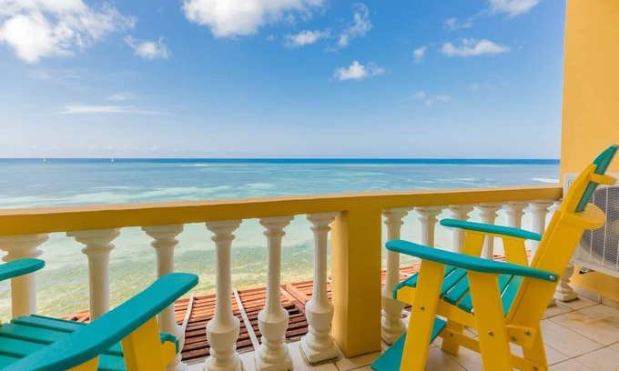 Savaneta Chalet De Ski | Modern Oceanfront Aruba Chalet w spectacular view