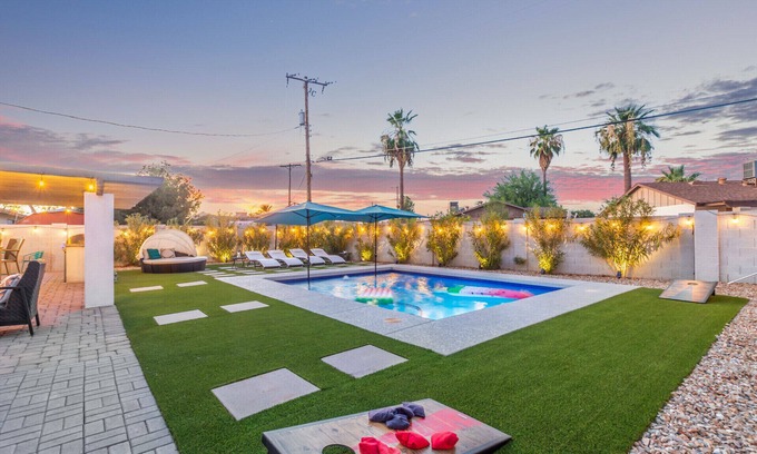 Cox Heights Maison | “Modern” Old Town Scottsdale, Resort Style yard, Baja HEATED Pool Hot Tub, BBQ