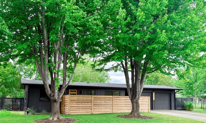 Milton-Freewater Maison | Modern on the Rocks - In the Heart of Wine Country