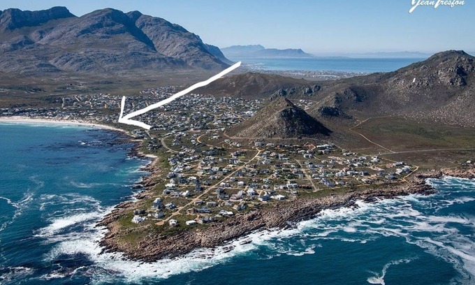 Pringle Bay Appartement | Modern one bedroom ground floor apartment close to the beach