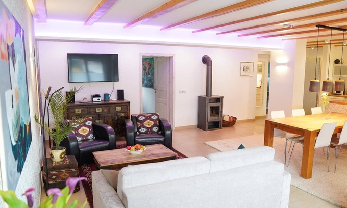 Regenhutte Appartement | Modern, open-plan loft with south-facing balcony