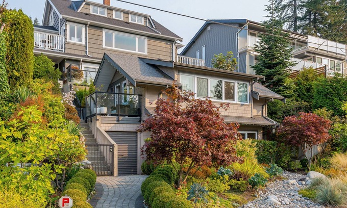 Upper Lonsdale Maison | Villa spacieuse et moderne avec vue imprenable sur la ville et l'océan