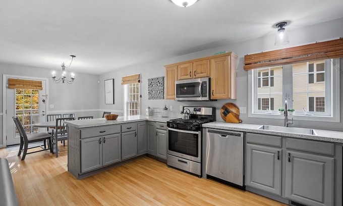Manchester Maison | Modern Open Concept Colonial 2500sq Ft 4 Bed 2.5 Bath