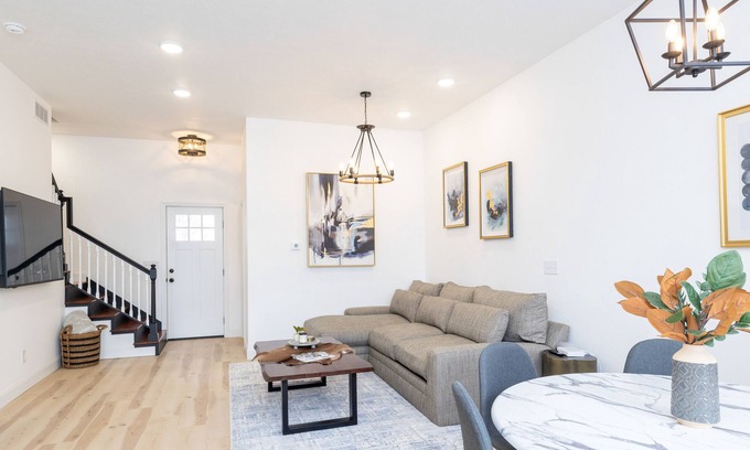 Russells Point Maison | Modern open floor plan. Pet friendly! Grill for 2024 season