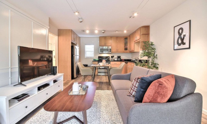 Professorville Appartement | Modern Palo Alto 1BR w/ A/C, nr Stanford & Dining, by Blueground