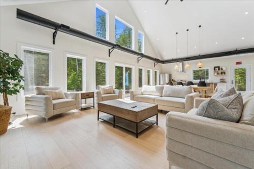 Lion's Head Maison | Modern Paradise In The Forest - Bruce Peninsula