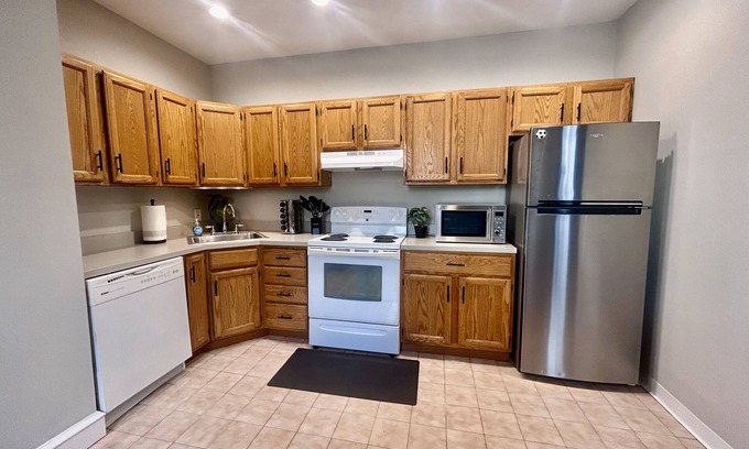 Morton Maison | Modern Philly Suburb Townhouse - Easy City Access & Close to the AIrport