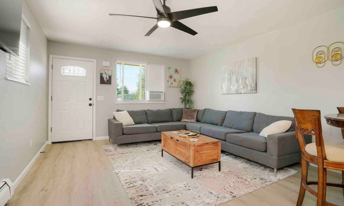 Wheat Ridge Maison | Modern Pineapple|Close to Denver and Mountains|