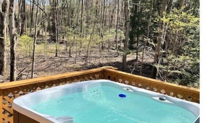 Drums Maison | Modern Poconos House, 3br 2ba, HOT TUB, Private