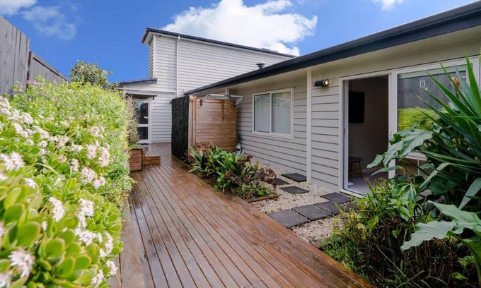 Rosedale Maison | Modern Private 2 Bedroom Home-unit in Albany with Netflix