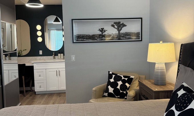 Mira Mesa Copropriété | Modern & Private Corner-Unit Condo in Central Mira Mesa