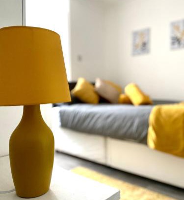 Borehamwood Maison | Modern Private En-suite With Kitchenette