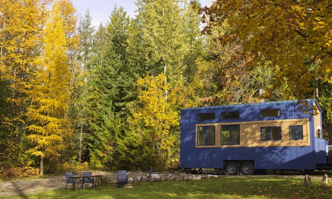 Crescent Valley Cabine | Modern Private Tiny Home in the Forest
