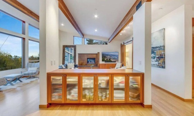Southwest Hills Maison | Modern Professional