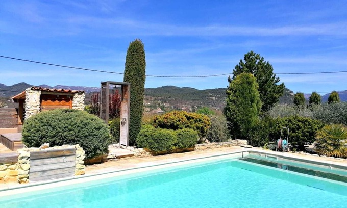 Mollans-sur-Ouveze Cottage | Gîte moderne refait à neuf avec climatisation, jardin et jacuzzi.